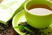 ينشط الدماغ ويحسن عمل الذاكرة .. الشاي الأخضر أفضل من القهوة في الصباح